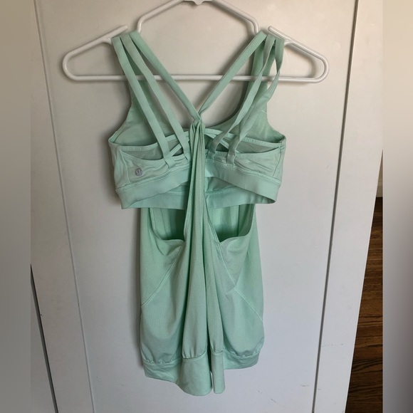 Lululemon built in bra tank, size 6 - Picture 4 of 6